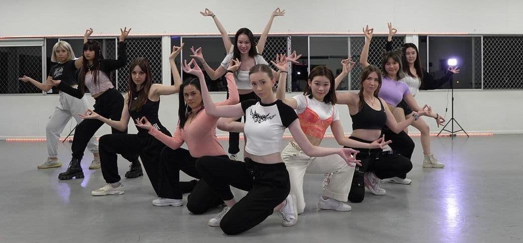 YJ Dance School Logo on Kidsbook