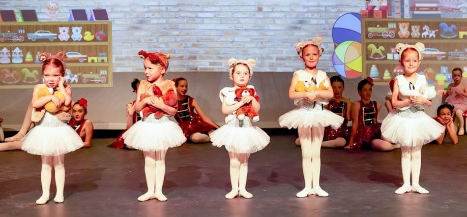 Hills Ballet School Logo on Kidsbook