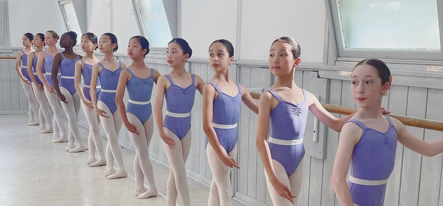 En Pointes School Of Ballet Logo on Kidsbook