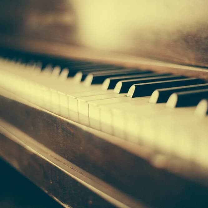 Gellie's Piano Lessons Logo on Kidsbook