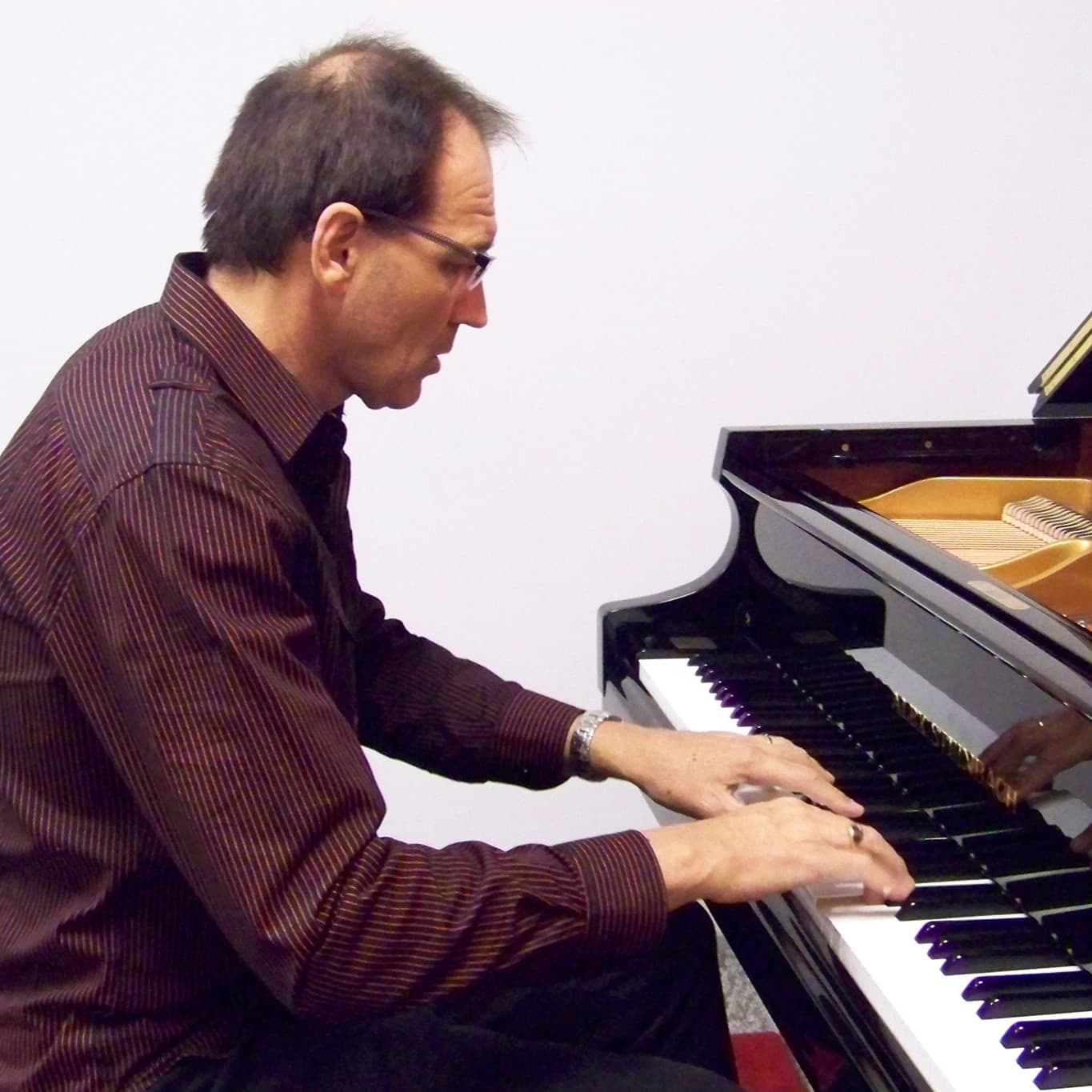 Tony McDonald Piano Teacher Logo on Kidsbook