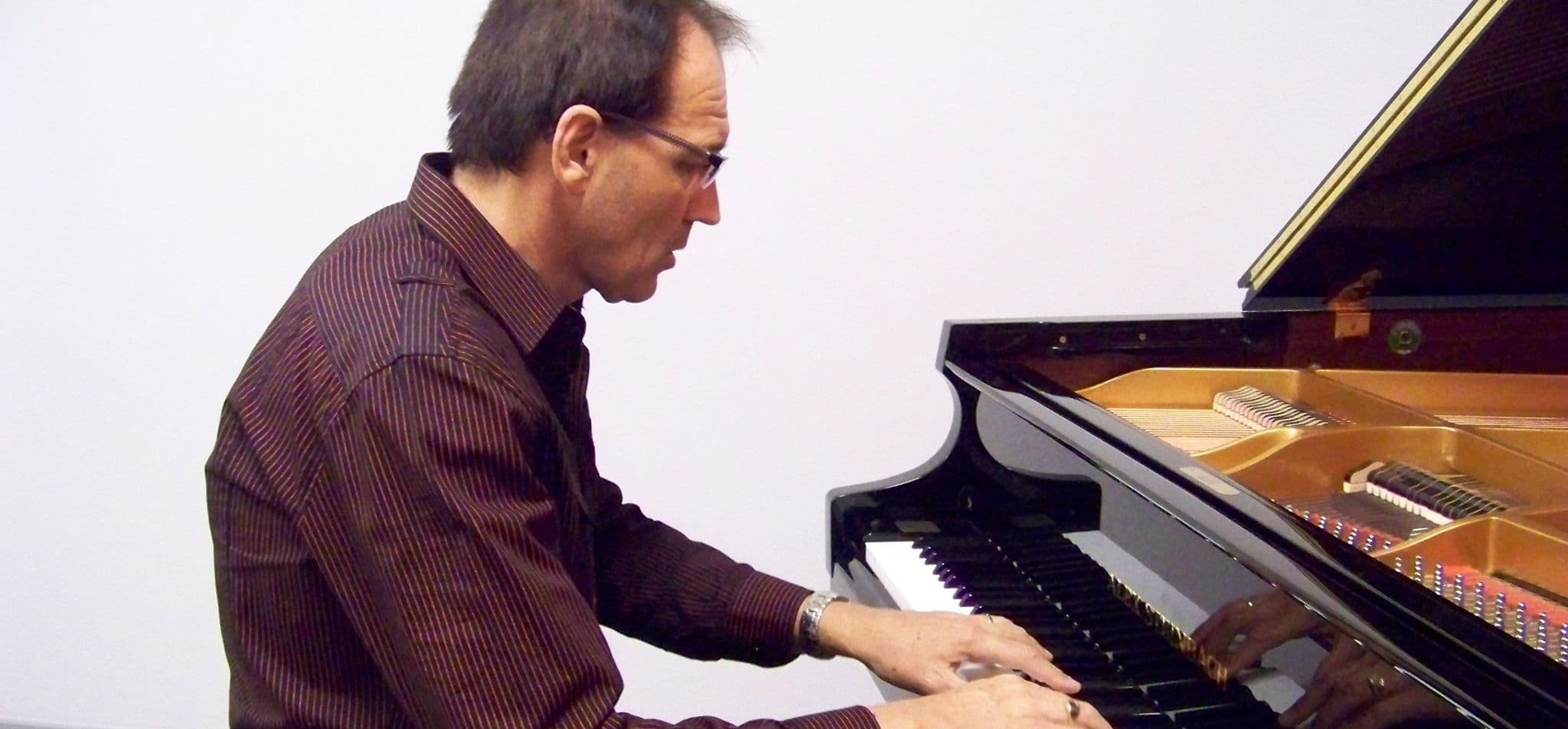 Tony McDonald Piano Teacher Logo on Kidsbook