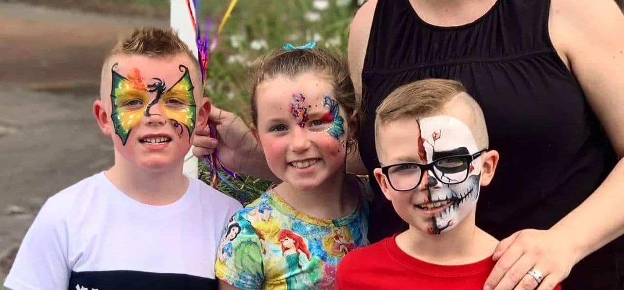 Peppermint Smiles Art & Face painting Logo on Kidsbook