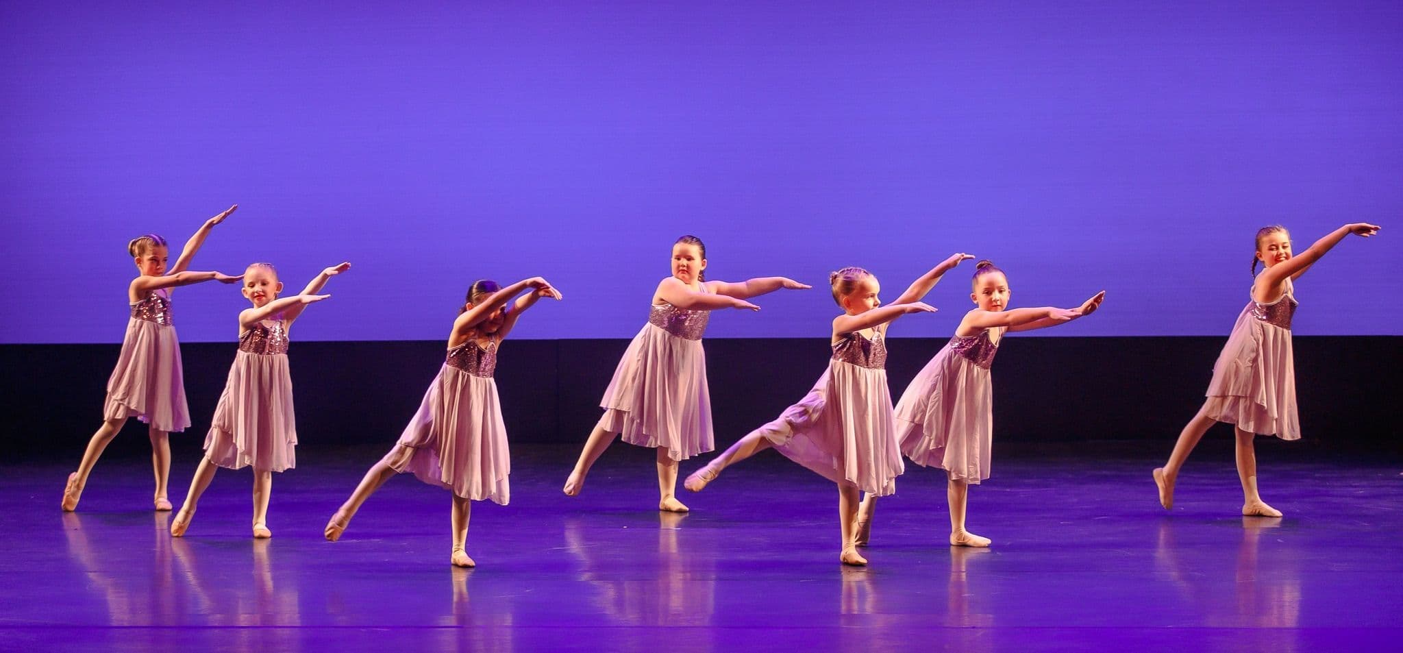Showtime HMS Performing Arts Logo on Kidsbook