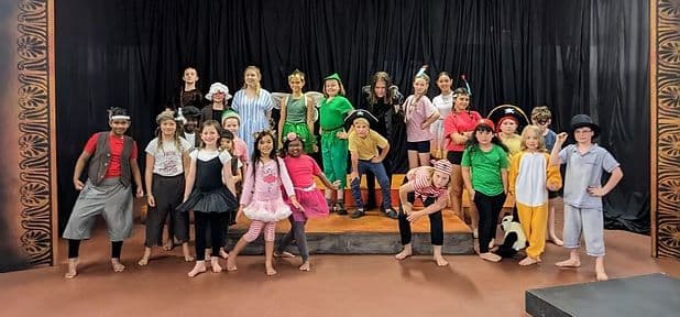 Stage Door School of Performing Arts Logo on Kidsbook