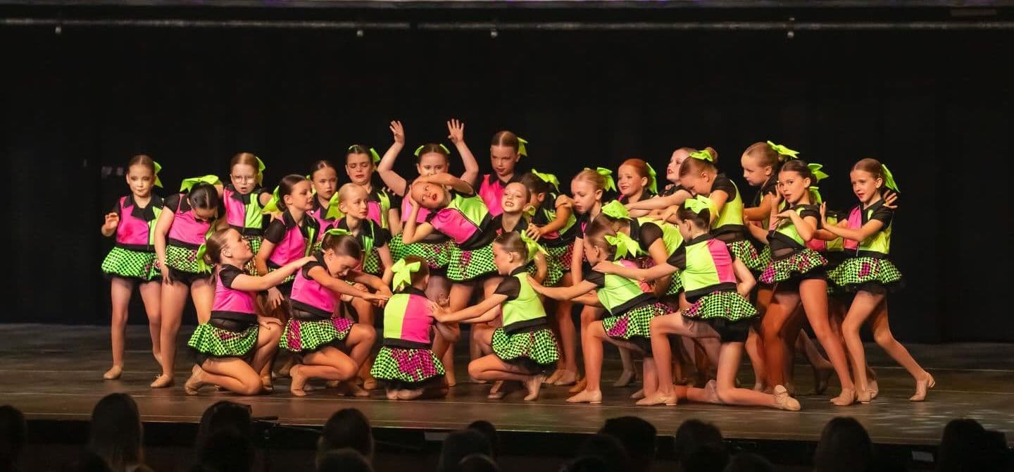 Studi-O Dance School Logo on Kidsbook