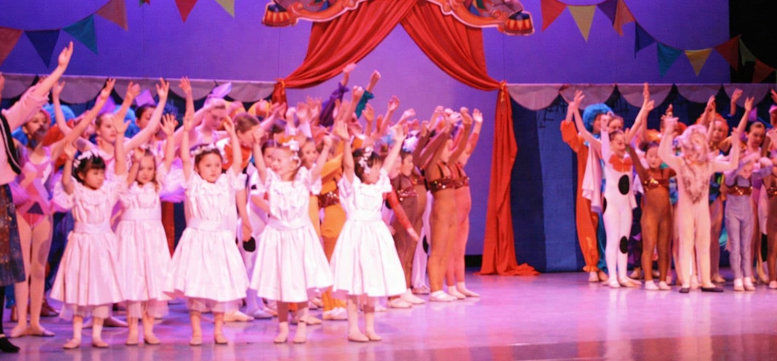 Utassy Ballet School Logo on Kidsbook