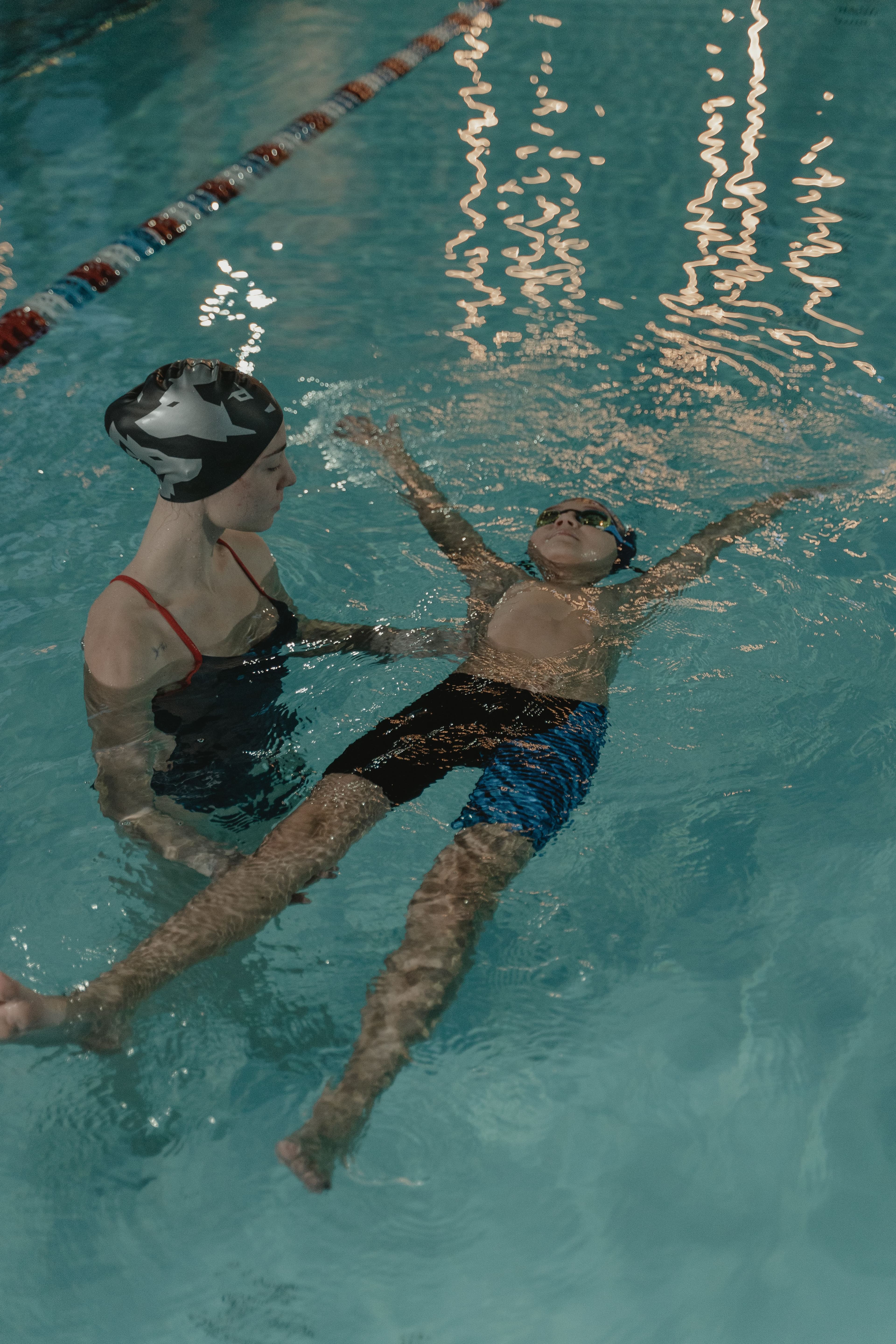 A swimming lesson in an indoor pool