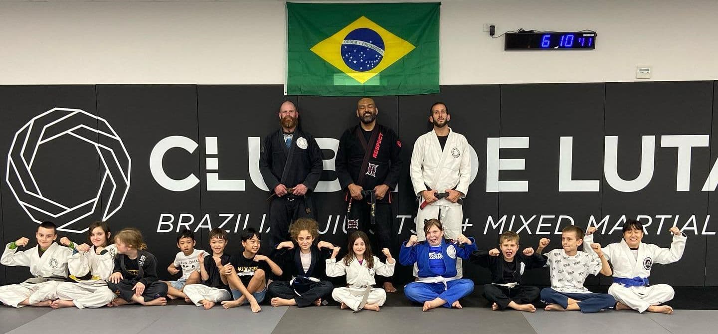 Clube de Lutas Brazilian Jiu Jutsu + Mixed Martial Arts Logo on Kidsbook
