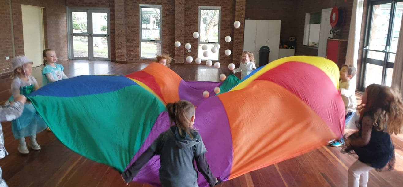 Little Groovers Dance School Logo on Kidsbook